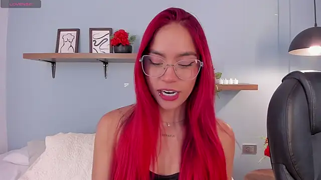 Scarlett Morgan  online show from 03.06.25