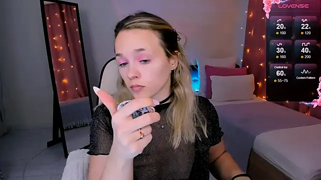 Snapshot of SherillBrill chatting on 01.30.25 SherillBrill online show from 01.30.25