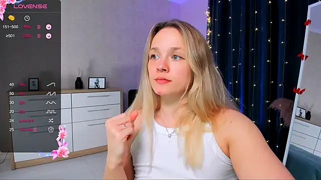 Snapshot of SherillBrill chatting on 03.06.25 SherillBrill online show from 03.06.25