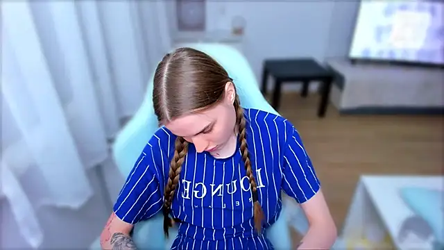 Snapshot of StellaLawless chatting on 03.09.25 StellaLawless online show from 03.09.25