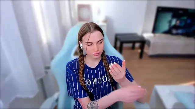 Snapshot of StellaLawless chatting on 03.09.25 StellaLawless online show from 03.09.25