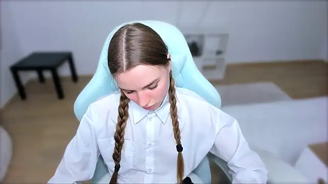 Snapshot of StellaLawless chatting on 03.15.25 StellaLawless online show from 03.15.25