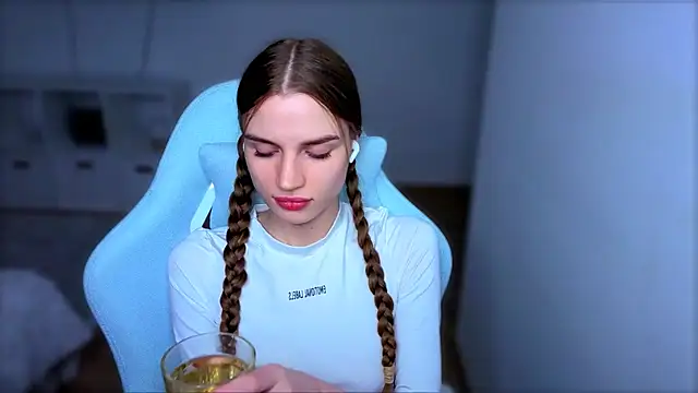 Snapshot of StellaLawless chatting on 09.23.25 StellaLawless online show from 09.23.25