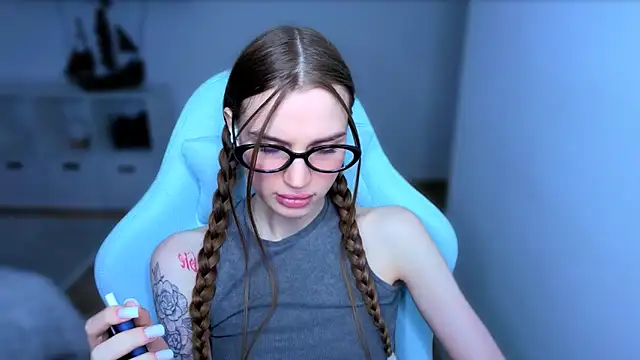 Snapshot of StellaLawless chatting on 10.11.25 StellaLawless online show from 10.11.25