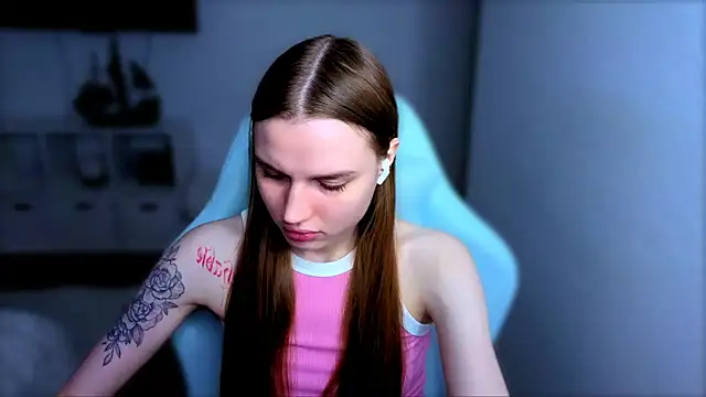 Snapshot of StellaLawless chatting on 10.30.25 StellaLawless online show from 10.30.25