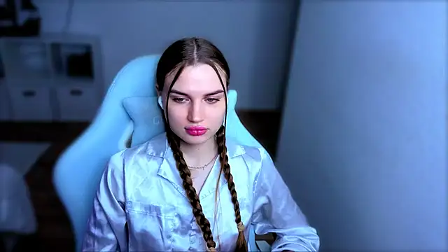 Snapshot of StellaLawless chatting on 11.14.25 StellaLawless online show from 11.14.25