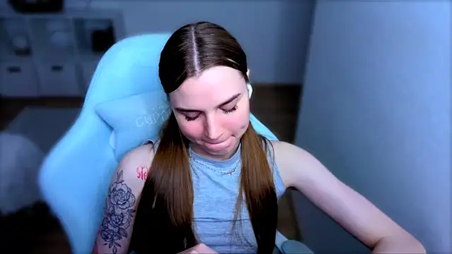 Snapshot of StellaLawless chatting on 11.17.25 StellaLawless online show from 11.17.25