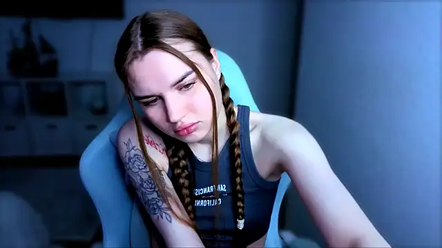 Snapshot of StellaLawless chatting on 11.27.25 StellaLawless online show from 11.27.25