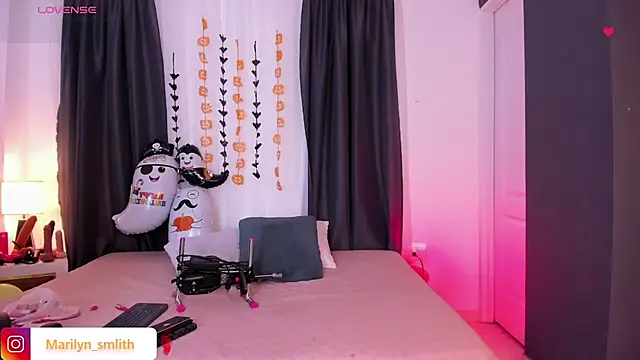 Snapshot of MarilynSmIith chatting on 10.13.25 MarilynSmIith online show from 10.13.25