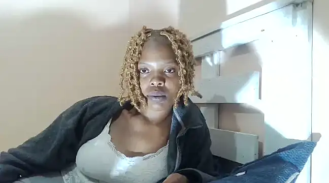 Snapshot of tropicalesen chatting on 01.09.25 tropicalesen online show from 01.09.25