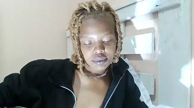 Snapshot of tropicalesen chatting on 01.26.25 tropicalesen online show from 01.26.25