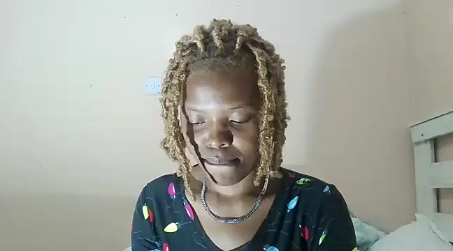 Snapshot of tropicalesen chatting on 01.28.25 tropicalesen online show from 01.28.25