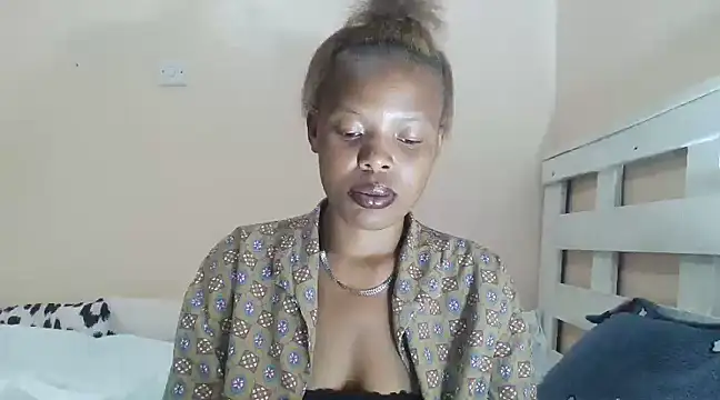 Snapshot of tropicalesen chatting on 02.23.25 tropicalesen online show from 02.23.25