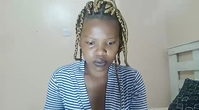 Snapshot of tropicalesen chatting on 03.10.25 tropicalesen online show from 03.10.25