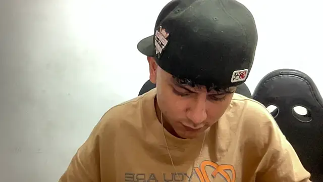 Snapshot of bob_petterson chatting on 01.03.25 bob petterson online show from 01.03.25