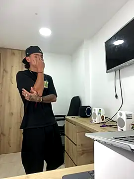 Snapshot of bob_petterson chatting on 10.07.25 bob petterson online show from 10.07.25