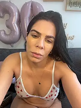 Snapshot of valecruz903 chatting on 11.05.25 valecruz903 online show from 11.05.25