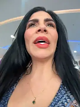 Snapshot of valecruz903 chatting on 11.10.25 valecruz903 online show from 11.10.25