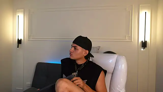 Snapshot of Paradise_boy_s chatting on 01.16.25 Paradise boy s online show from 01.16.25