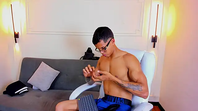 Snapshot of Paradise_boy_s chatting on 02.26.26 Paradise boy s online show from 02.26.26