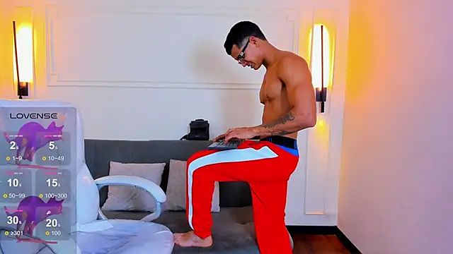 Snapshot of Paradise_boy_s chatting on 03.02.26 Paradise boy s online show from 03.02.26