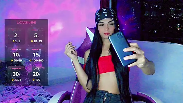 Snapshot of Ms-Zoehans chatting on 10.17.25 Ms-Zoehans online show from 10.17.25