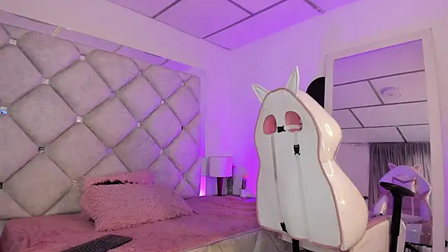 Snapshot of alessiaferry chatting on 02.03.26 alessiaferry online show from 02.03.26