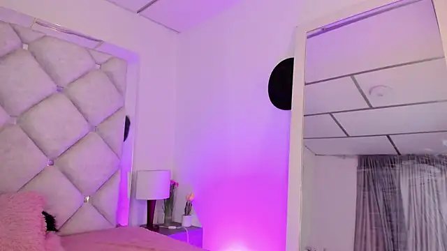 Snapshot of alessiaferry chatting on 02.20.26 alessiaferry online show from 02.20.26