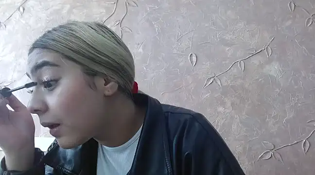 Miabonnett  online show from 01.20.25