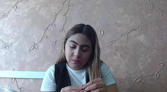 Miabonnett  online show from 02.04.25