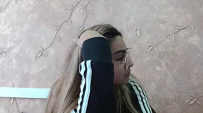 Miabonnett  online show from 02.10.25