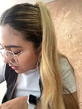 Miabonnett  online show from 03.21.25