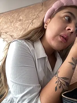 Miabonnett  online show from 10.22.25