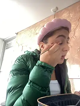 Miabonnett  online show from 11.27.25