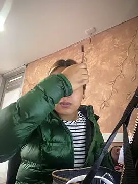 Miabonnett  online show from 12.19.25