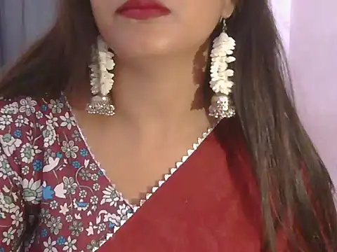 Snapshot of Model-Tanya chatting on 02.08.25 Model-Tanya online show from 02.08.25