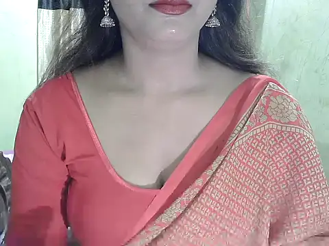 Snapshot of Model-Tanya chatting on 10.28.25 Model-Tanya online show from 10.28.25