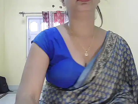 Snapshot of Model-Tanya chatting on 12.16.25 Model-Tanya online show from 12.16.25