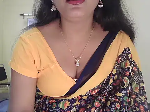 Snapshot of Model-Tanya chatting on 12.18.25 Model-Tanya online show from 12.18.25