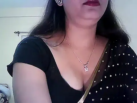 Snapshot of Model-Tanya chatting on 12.21.25 Model-Tanya online show from 12.21.25