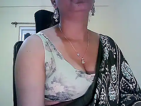 Snapshot of Model-Tanya chatting on 12.22.25 Model-Tanya online show from 12.22.25