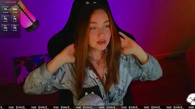 Snapshot of Emili1- chatting on 05.04.26 Emili1- online show from 05.04.26