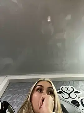 Snapshot of emma_oxford chatting on 01.24.25 emma oxford online show from 01.24.25