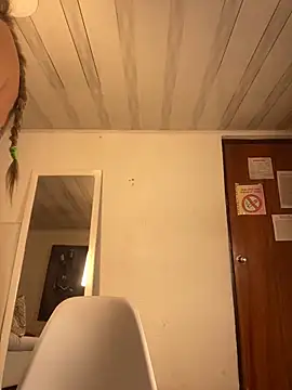 Snapshot of emma_oxford chatting on 02.25.25 emma oxford online show from 02.25.25