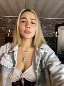 Snapshot of emma_oxford chatting on 03.08.25 emma oxford online show from 03.08.25