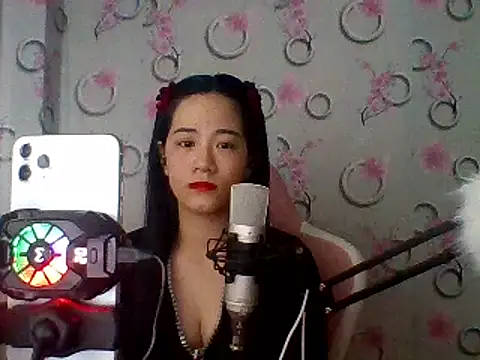 Snapshot of Nana-68 chatting on 02.15.25 Nana-68 online show from 02.15.25