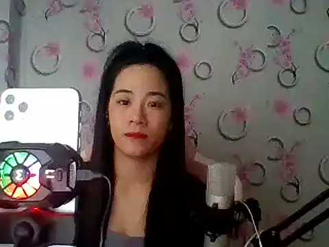 Snapshot of Nana-68 chatting on 02.19.25 Nana-68 online show from 02.19.25