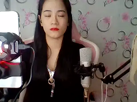 Snapshot of Nana-68 chatting on 02.24.25 Nana-68 online show from 02.24.25