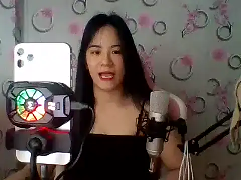 Snapshot of Nana-68 chatting on 02.28.25 Nana-68 online show from 02.28.25