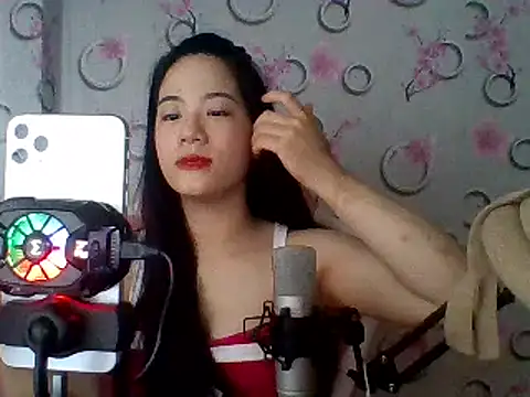 Snapshot of Nana-68 chatting on 03.05.25 Nana-68 online show from 03.05.25